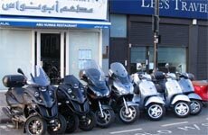 В Англии на скутерах катаются круглый год