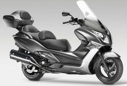 Honda представила Европе скутер SW-T 400 2009
