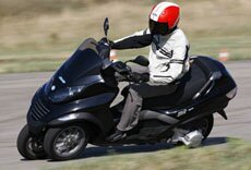 Piaggio удивит потребителей электрическим трехколесником
