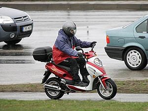 Внимание! Опасность: скутеры и мопеды на тверских дорогах