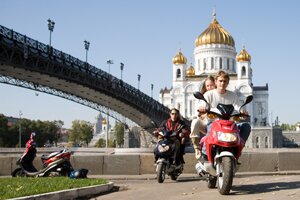 Галопом по скутерной Москве