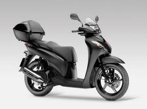 Honda слегка обновила линейку популярных скутеров SH-серии
