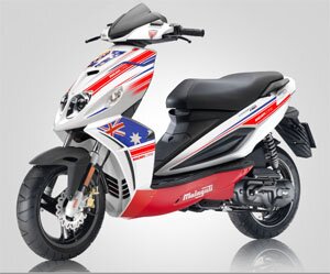 Скутер Malaguti Phantom F12 в виде реплики Ducati