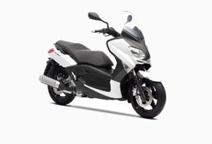 Скутеры Yamaha X-Max образца 2011 года