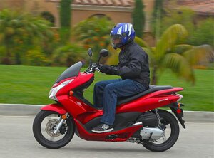 Скутер Honda PCX 125 2011 года