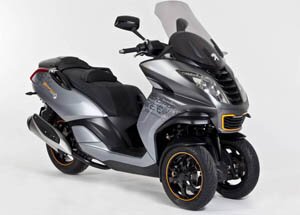 Очередной «анти-MP3» – новый трехколесный максискутер Peugeot Metropolis 400i