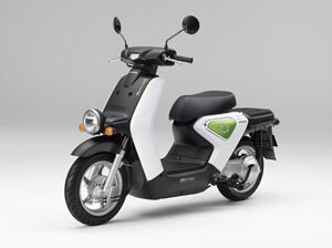 Honda анонсировала начало продаж электроскутера EV-neo