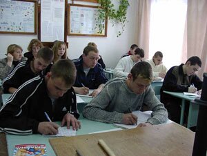 В мариупольских автошколах начали работу курсы по подготовке водителей мопедов