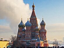 Москвичка на скутере врезалась в полицейский автомобиль, прорываясь на Красную площадь