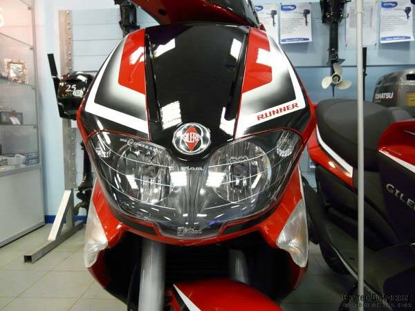 Сравнительный обзор Gilera Runner VXR 200 и Derbi GP1 Racing 250