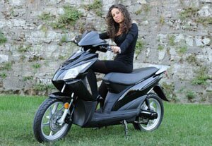 Первым электроскутером от Motorini Zanini стала модель Penelope