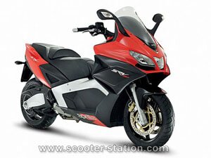 Новинка 2012: максискутер Aprilia SRV 850 с «начинкой» из Gilera GP 800