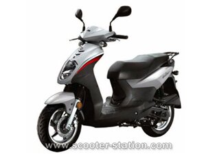 Самый дешевый из именитых: скутер Sym Simply 50