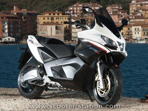 Экспресс-тест: Aprilia SRV 850, самый мощный и быстрый серийный скутер в мире
