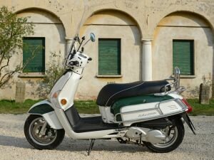 Ретро-скутеры Kymco Like в исполнении LX 125/200i
