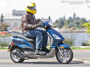 Обзор скутера Piaggio Fly 150 2012 года