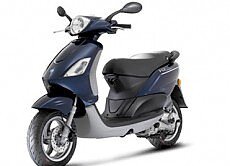 Piaggio провел рестайлинг скутера Fly 50