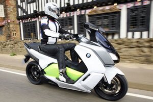 Экспресс-тест: прототип электрического максискутера BMW C evolution