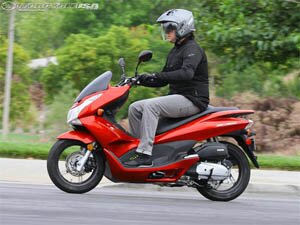 Тест-драйв Honda PCX 150 2013 года