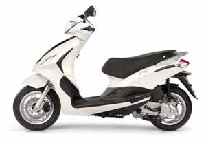 Скутер Piaggio Fly 50 4V: рационализм и функциональность