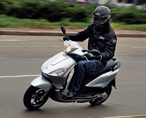 Piaggio Fly 100: Итальянец из Китая